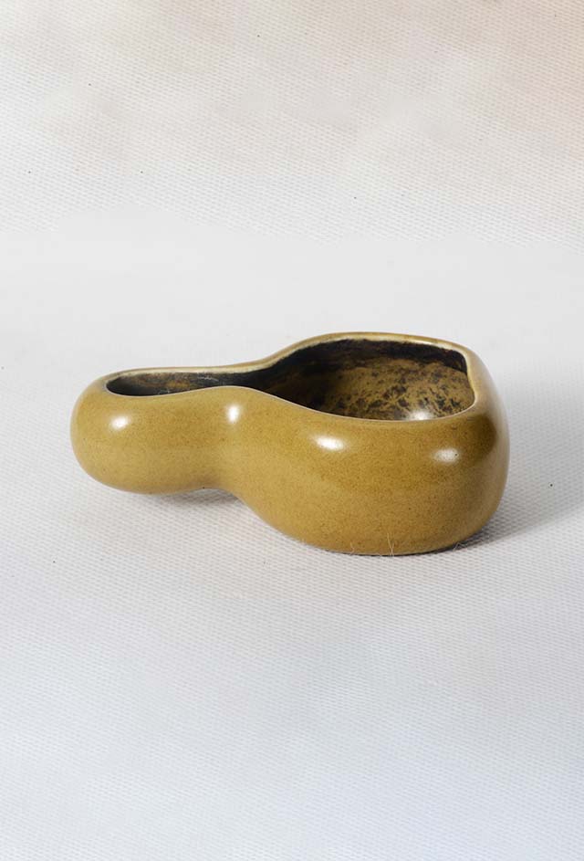 清景德镇窑鳝鱼黄釉葫芦形瓷水盂