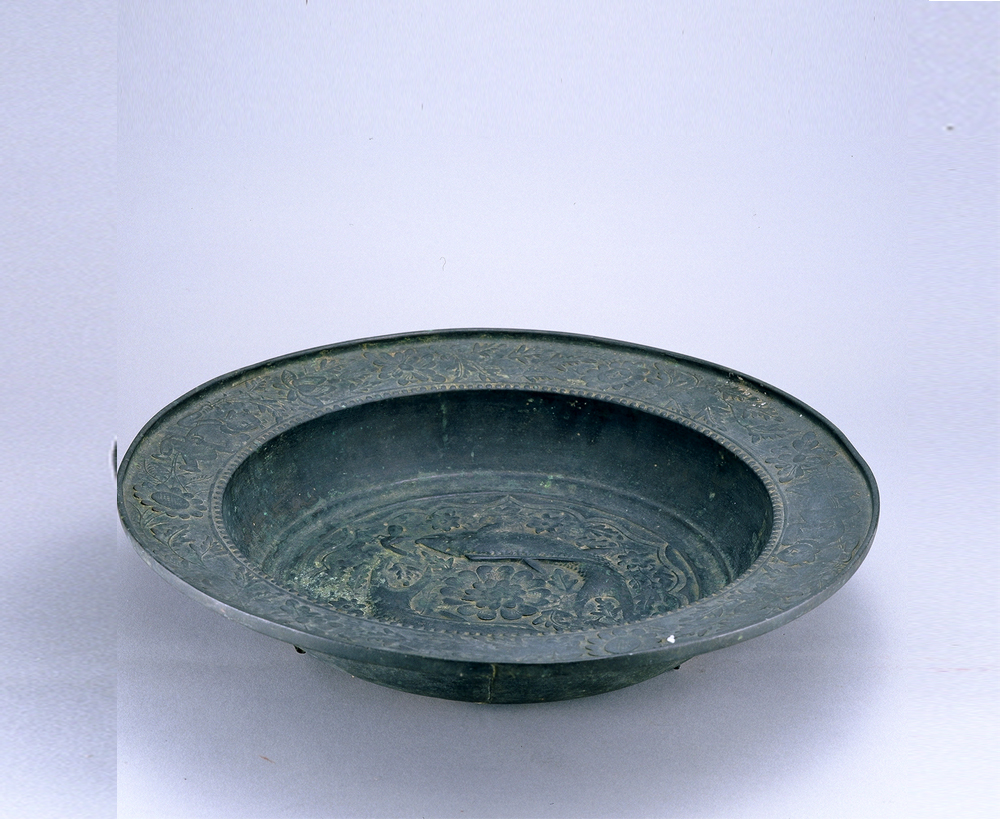 双鱼婴戏莲纹铜洗